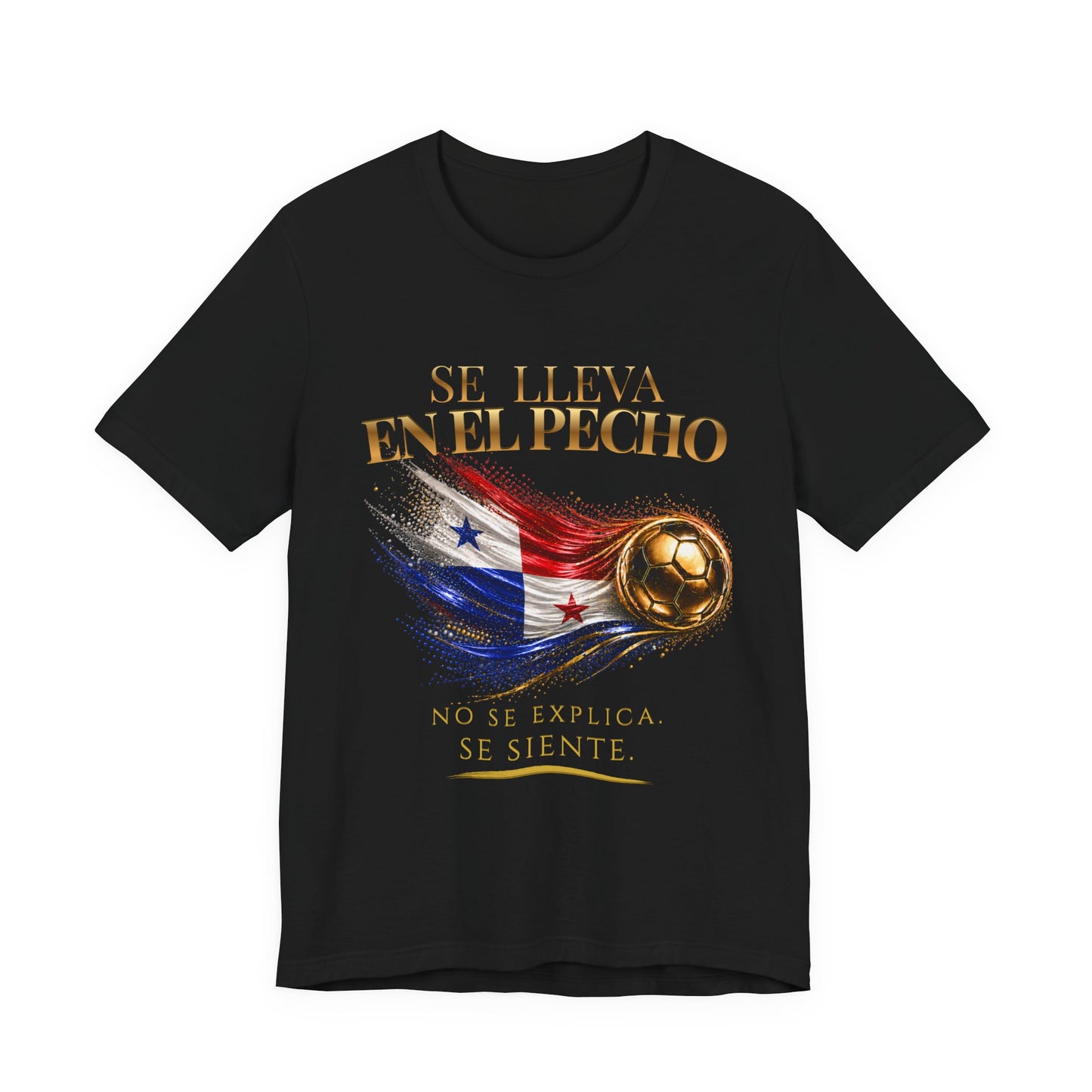 Se Lleva En El Pecho Tee | Diseño Dorado de Fútbol y Bandera de Panamá | Front Print