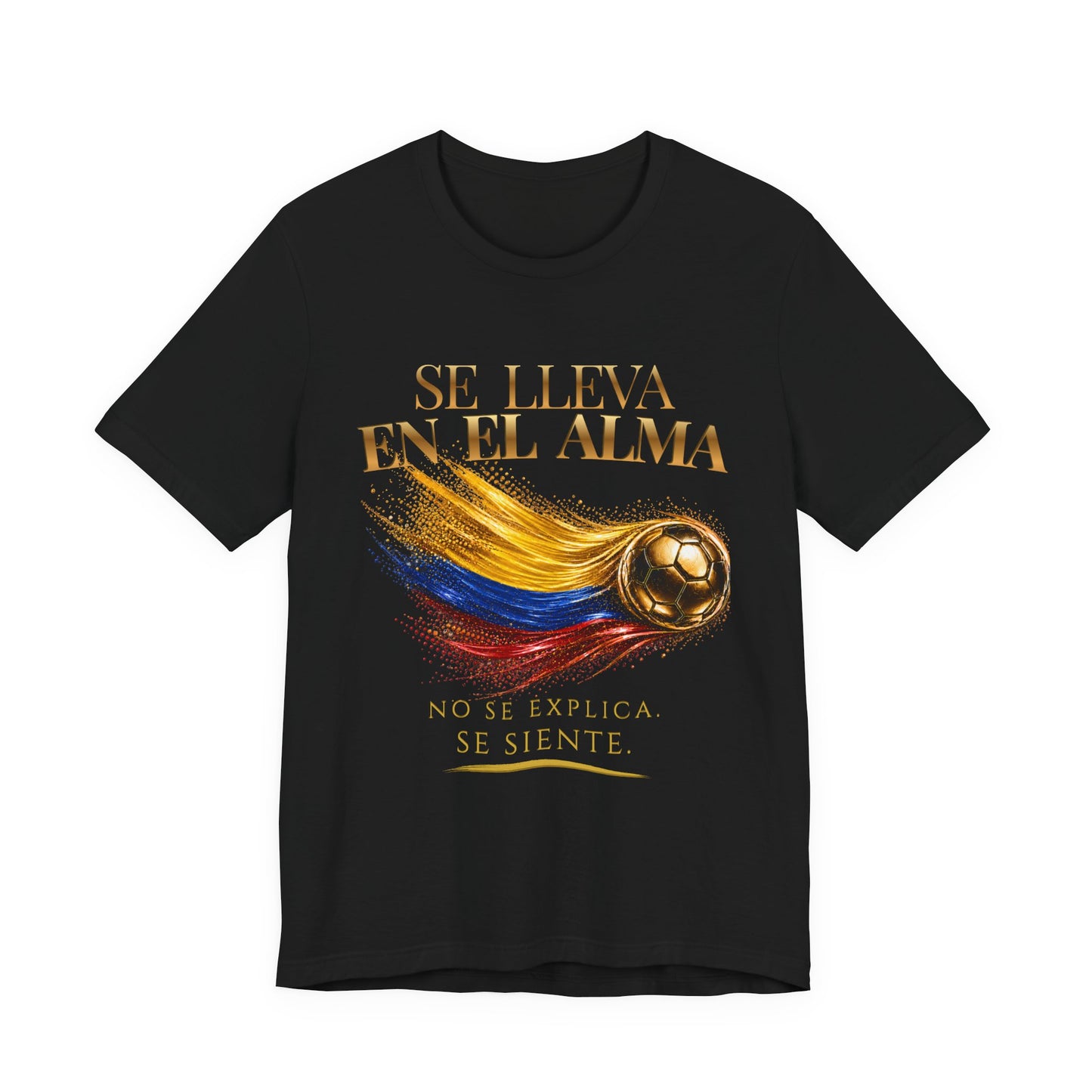 Se Lleva En El Alma Tee | Diseño Dorado de Fútbol y Bandera de Colombia | Front Print