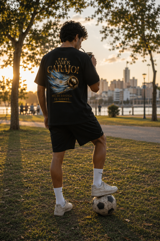¡Vamos Carajo! Argentina Tee | Diseño Dorado de Fútbol y Bandera de Argentina | Back Print