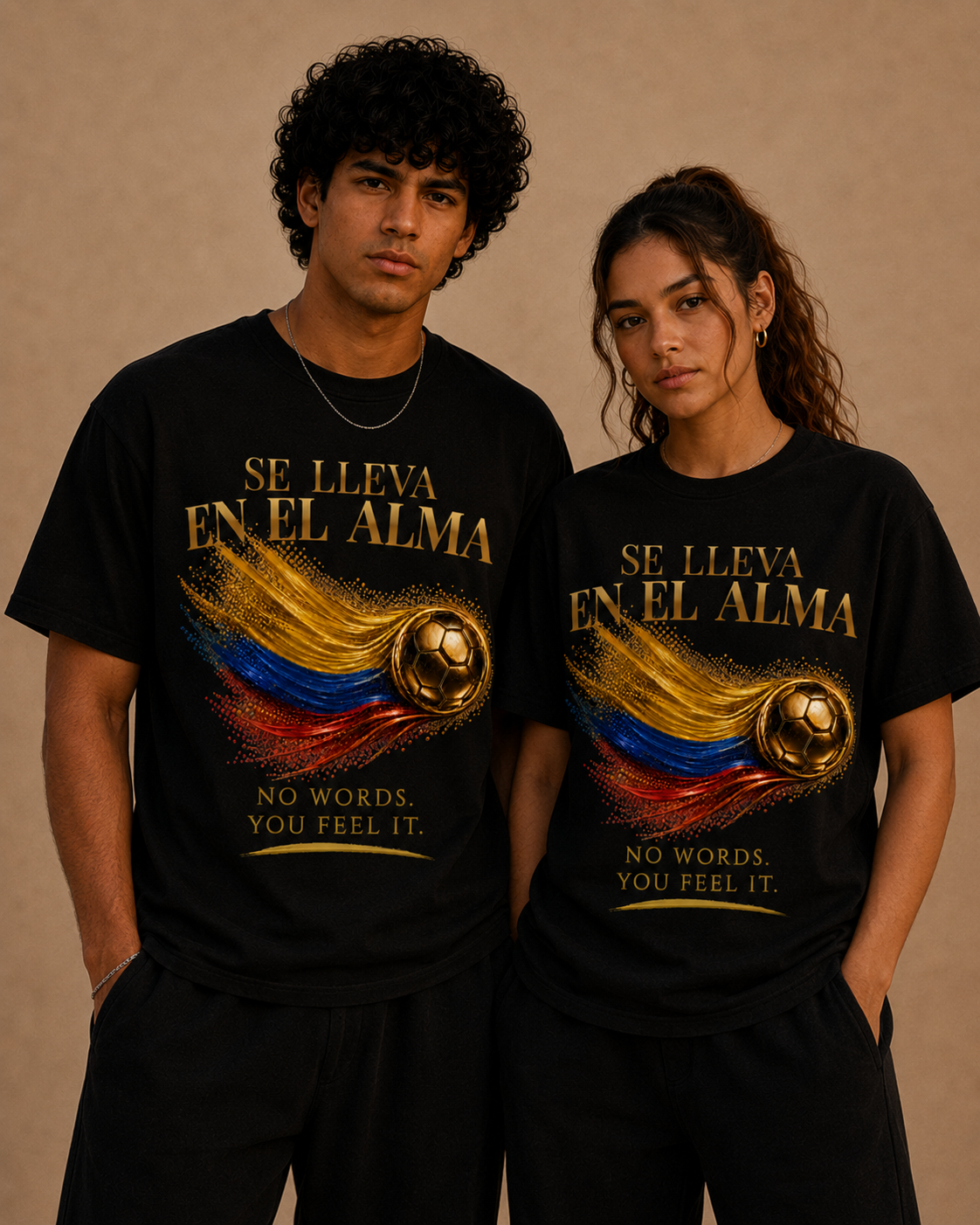 Se Lleva En El Alma Tee | Gold Soccer & Colombia Flag Design | Bilingual Edition | Front Print