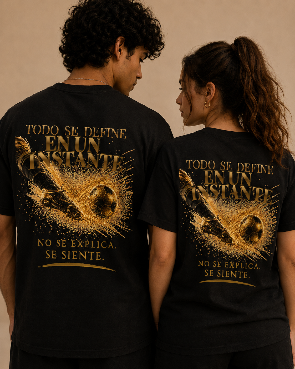 Todo Se Define En Un Instante Tee | Diseño Dorado de Fútbol | Back Print